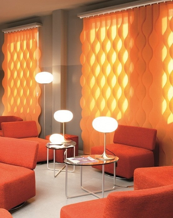 tende verticali arricciate all'interno