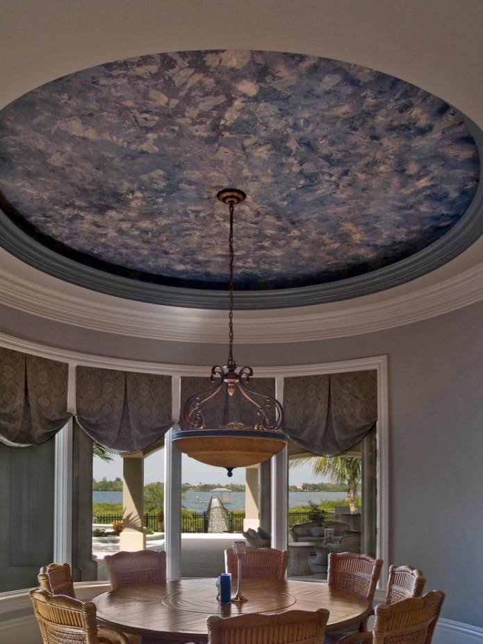 intonaco decorativo sul soffitto negli interni