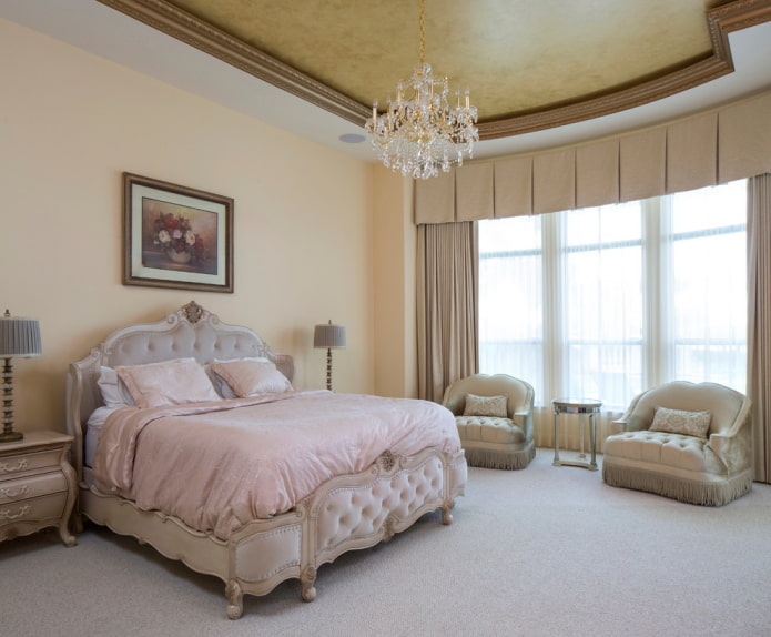 intonaco decorativo sul soffitto della camera da letto