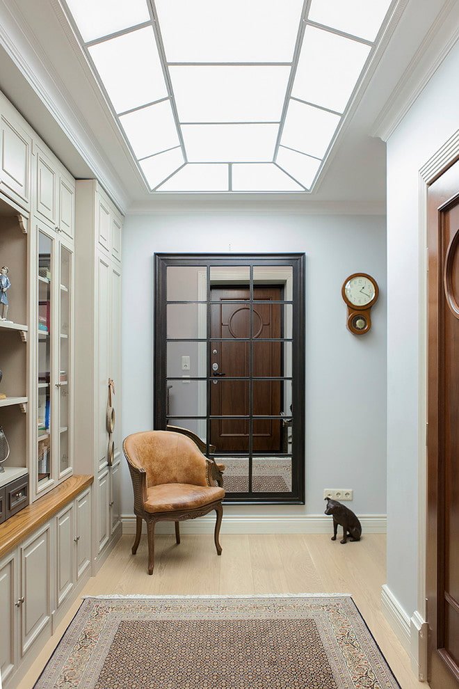 soffitto in vetro nell'interno del corridoio