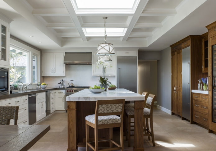 soffitto a cassettoni nell'interno della cucina