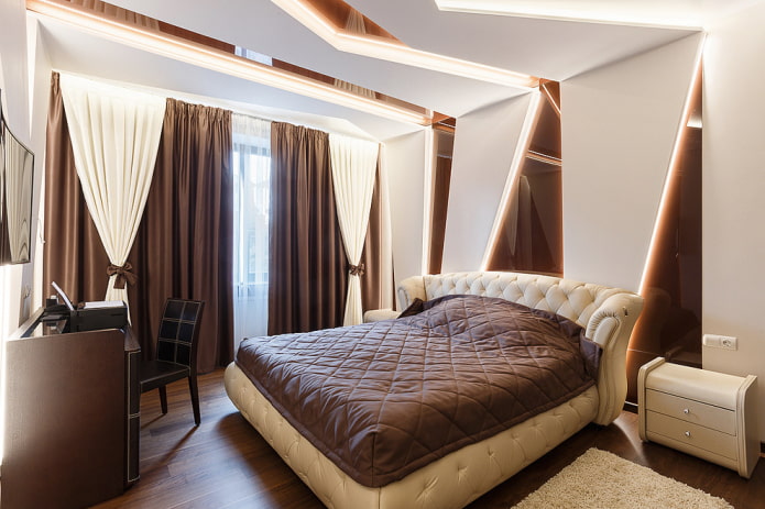 soffitto combinato nell'interno della camera da letto
