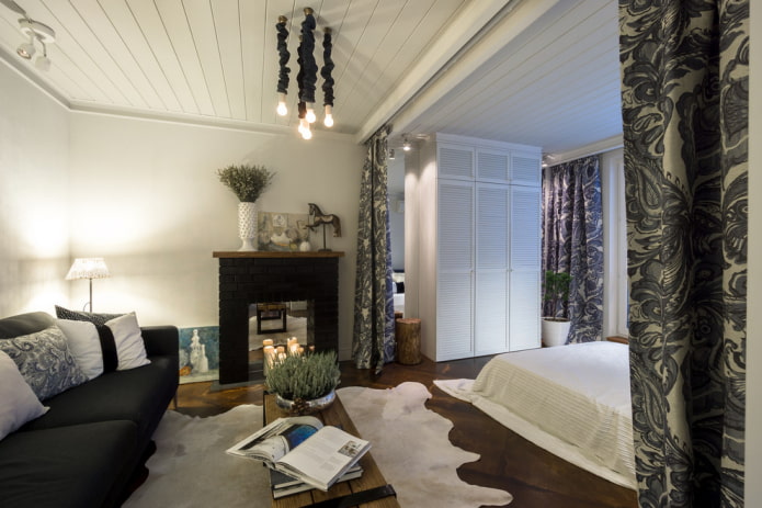 rivestimento sul soffitto negli interni