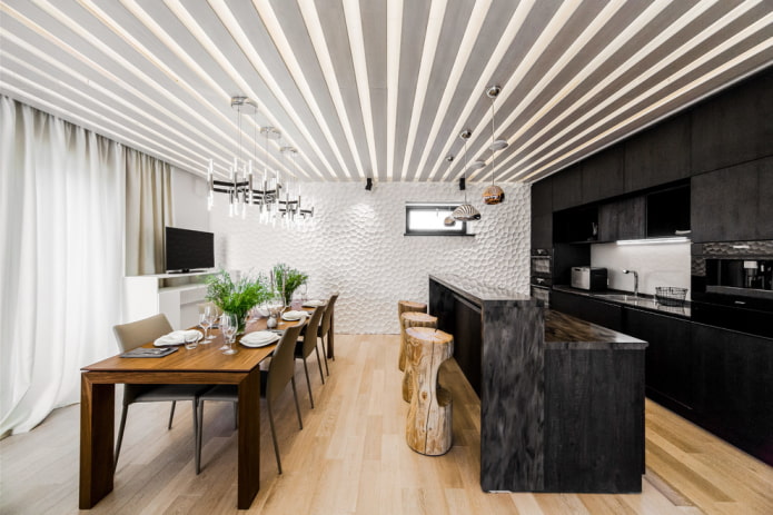 pannelli in alluminio sul soffitto della cucina