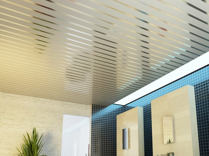 pannelli in alluminio sul soffitto degli interni