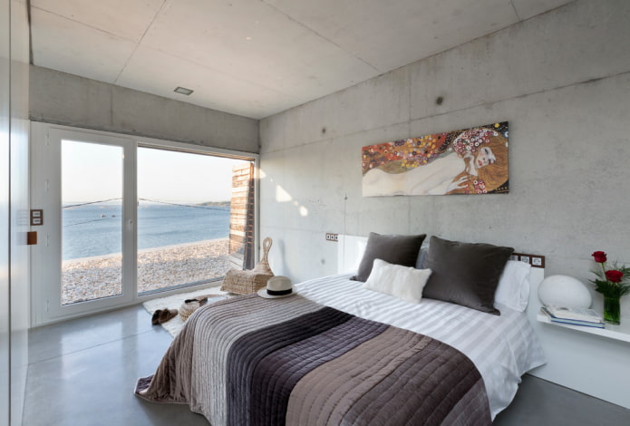 soffitto in cemento nell'interno della camera da letto
