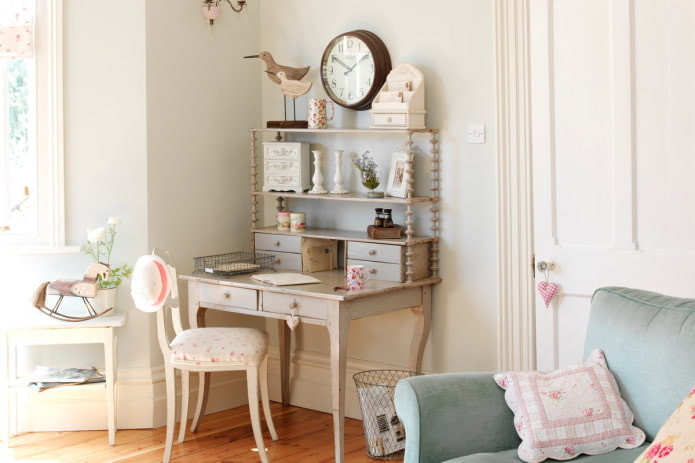 scrivania in stile vintage