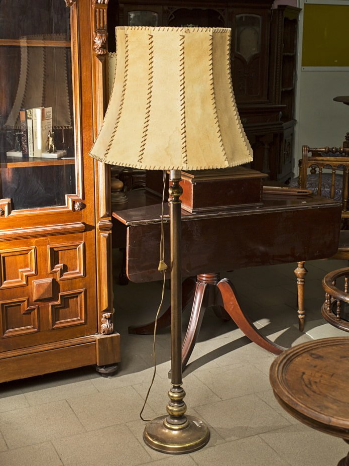 lampada da terra vintage