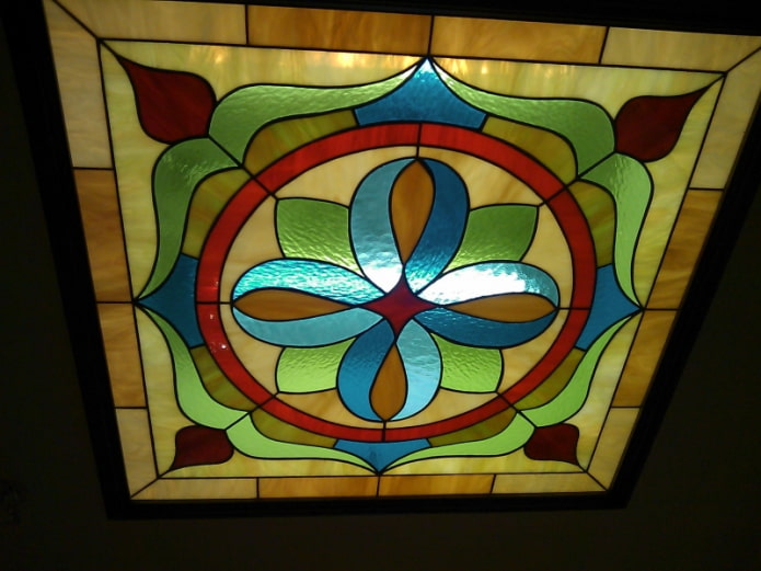 design del soffitto in vetro colorato Tiffany