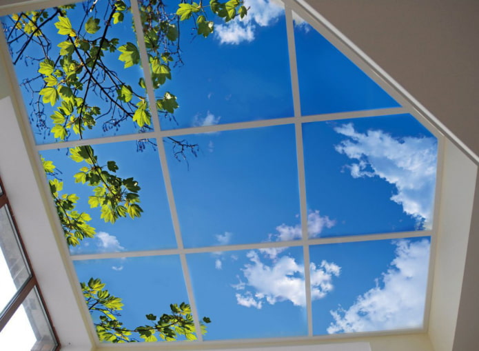 vetrata con immagine del cielo