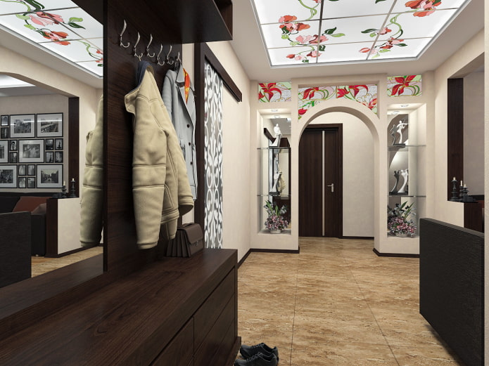 vetrata sul soffitto nel corridoio