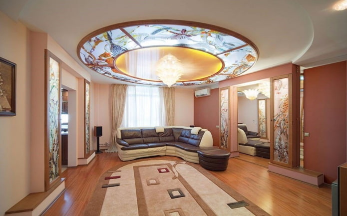 vetrate sul soffitto nell'interno del soggiorno