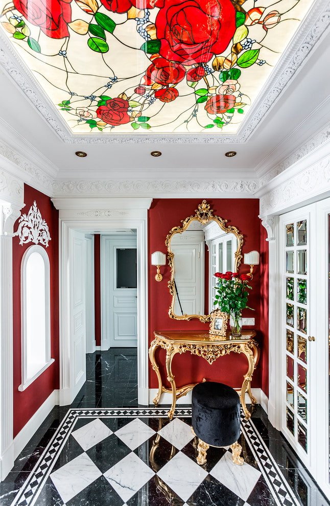 soffitto in vetro nell'interno del corridoio