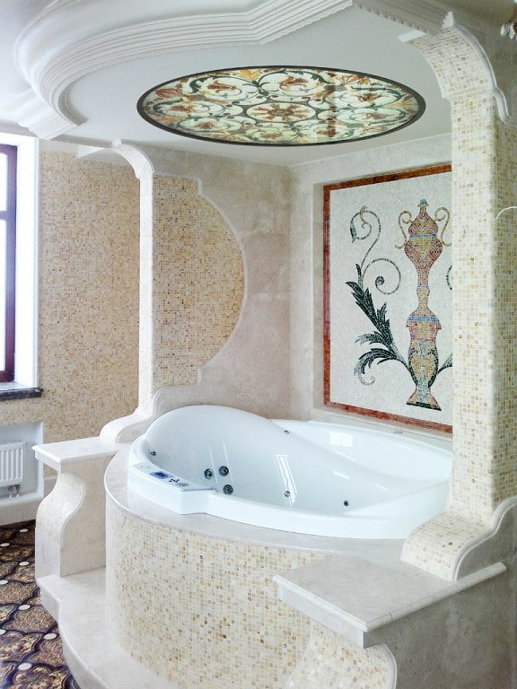 vetrata sul soffitto del bagno