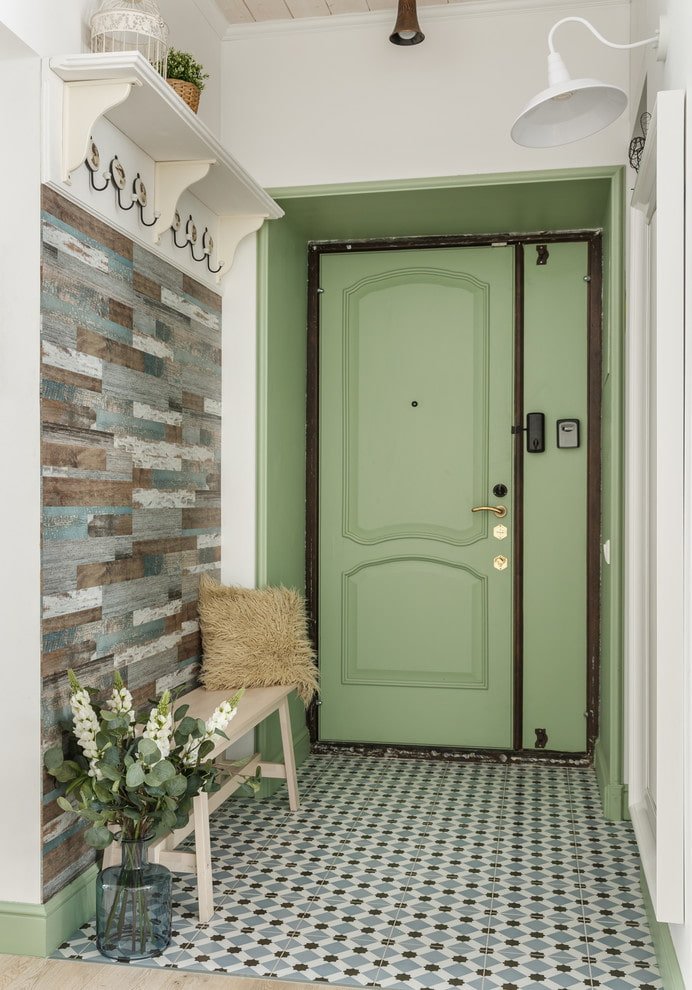 Porte d'ingresso colorate all'interno