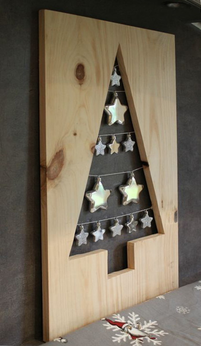 Albero di Natale fatto di pannelli per mobili
