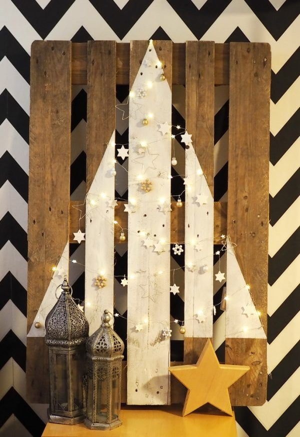 Albero di Natale disegnato su un pallet