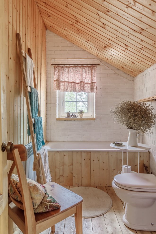 Soffitto in legno in bagno