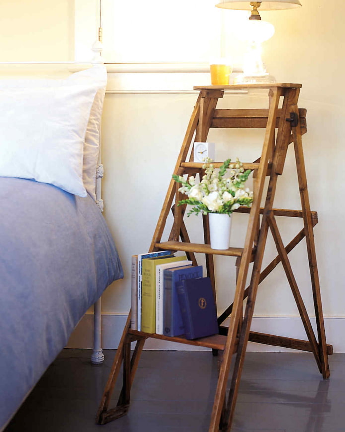scala vicino al letto