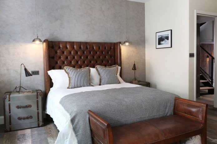 cassapanca vicino al letto
