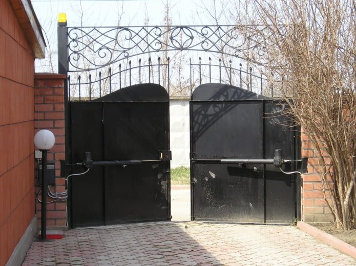 cancelli a battente con forgiatura