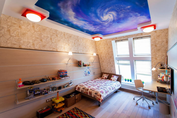 Colore blu del soffitto nella cameretta di un bambino