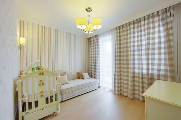 carta da parati a righe nella cameretta dei bambini in colori chiari