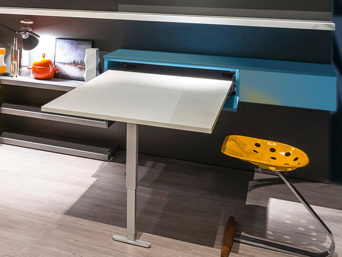 scrivania scorrevole all'interno