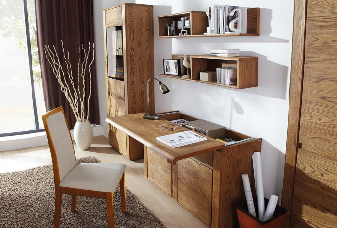 scrivania estraibile all'interno dell'ufficio