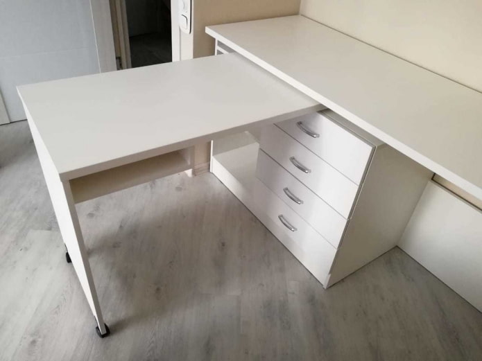tavolo estraibile all'interno