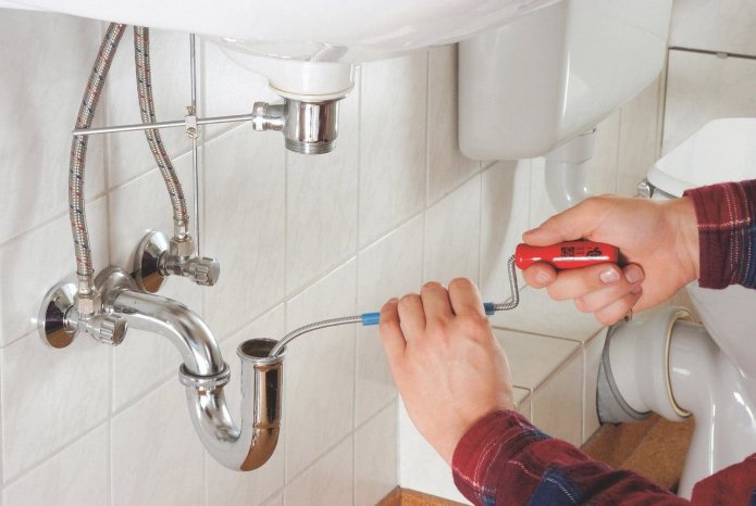pulizia delle tubature del bagno