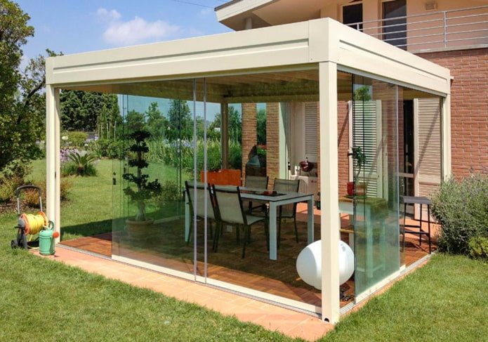 Gazebo con vetrate senza telaio