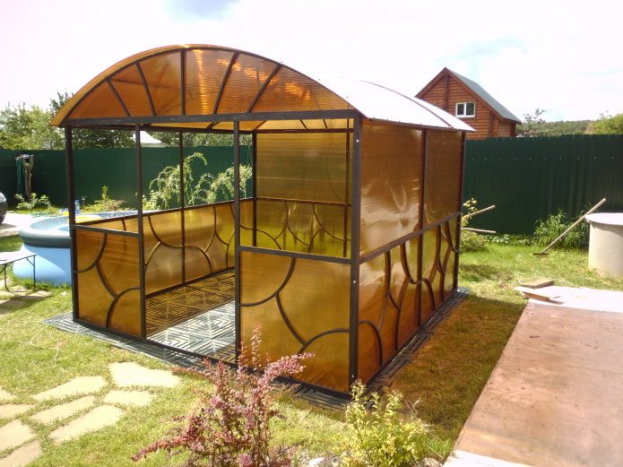 Gazebo rivestito in policarbonato