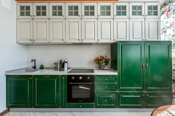 design della cucina nei toni del bianco e del verde