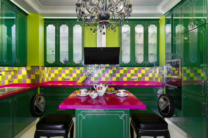 piano di lavoro della cucina nei toni del verde