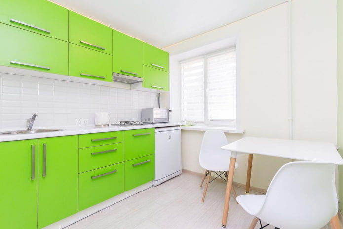 design della cucina nei toni del verde brillante