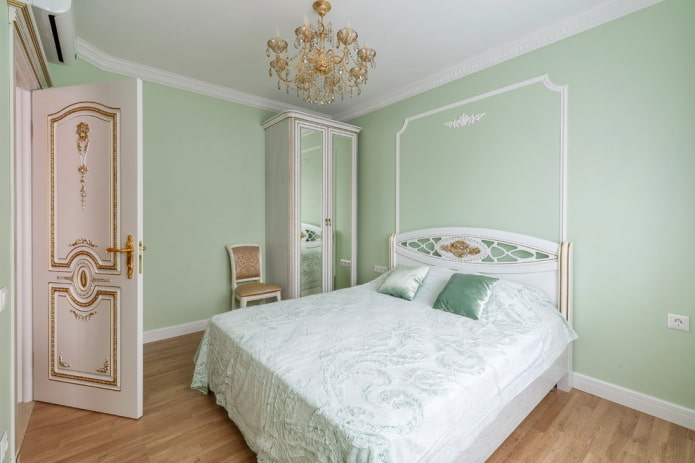 interno della camera da letto in tonalità menta