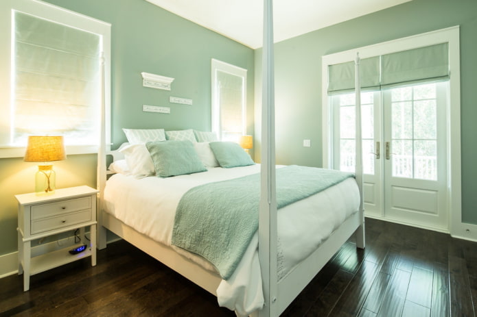 interno della camera da letto in tonalità menta