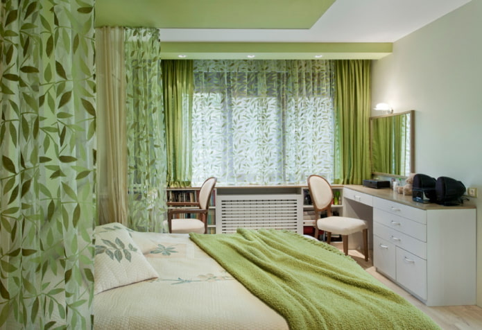 tende nell'interno della camera da letto nei toni del verde