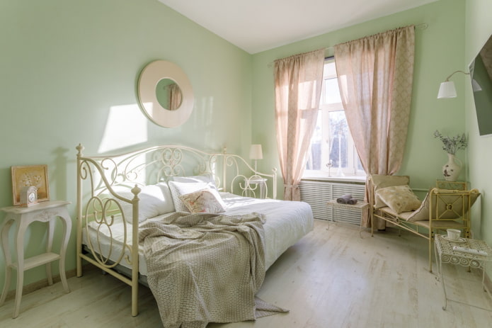 tende per l'arredamento della camera da letto nei toni del verde