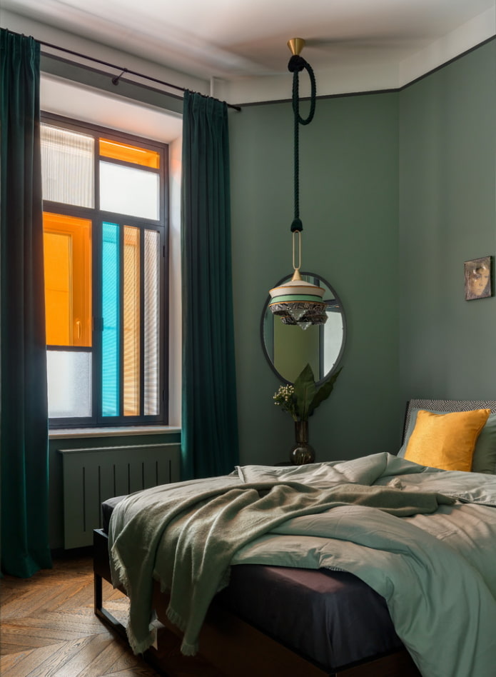 illuminazione dell'interno della camera da letto nei toni del verde
