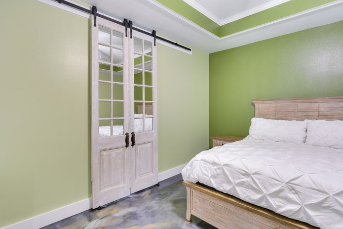 decorazione della camera da letto nei toni del verde