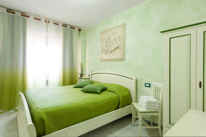 decorazione della camera da letto nei toni del verde