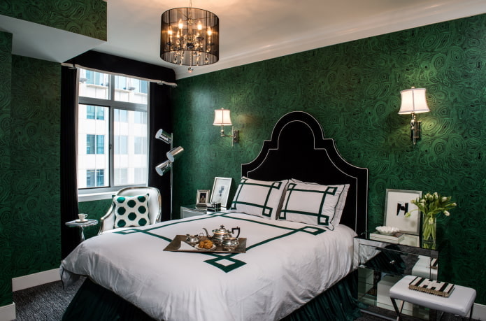 mobili nell'interno della camera da letto nei toni del verde