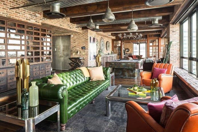 divano verde in stile loft
