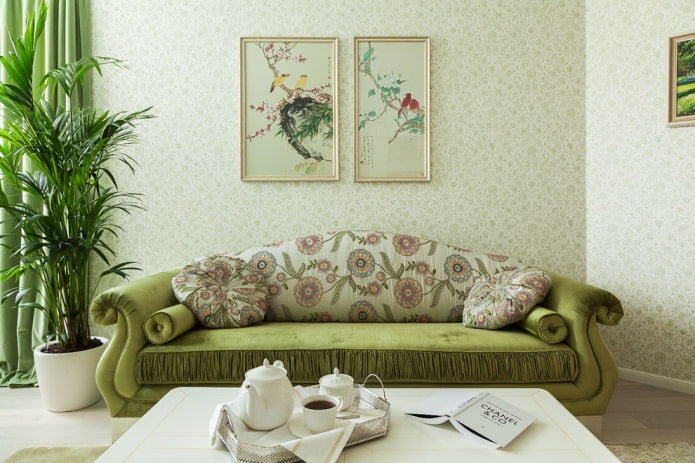 divano con rivestimento verde con fiori all'interno