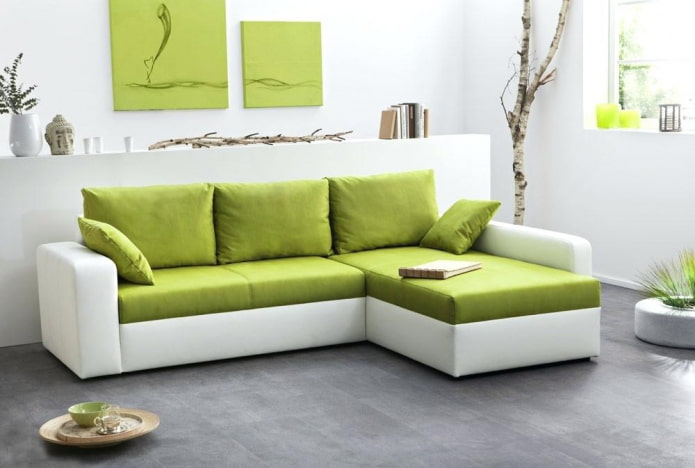 divano bianco e verde all'interno
