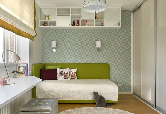 pouf verde all'interno della cameretta di un bambino