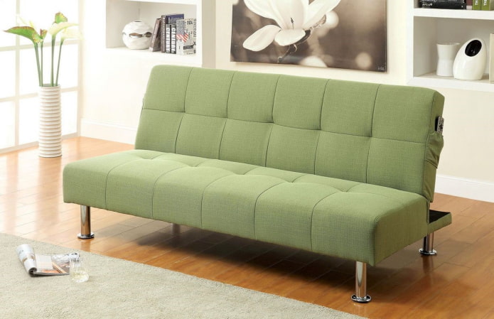 divano pieghevole verde all'interno