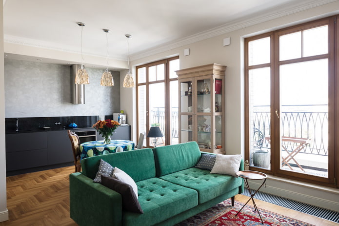 divano dritto verde all'interno